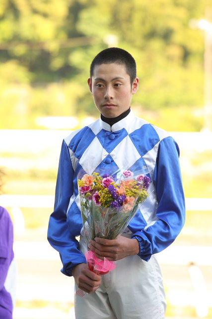 濱田達也騎手、初勝利が重賞制覇！！_a0077663_20214062.jpg