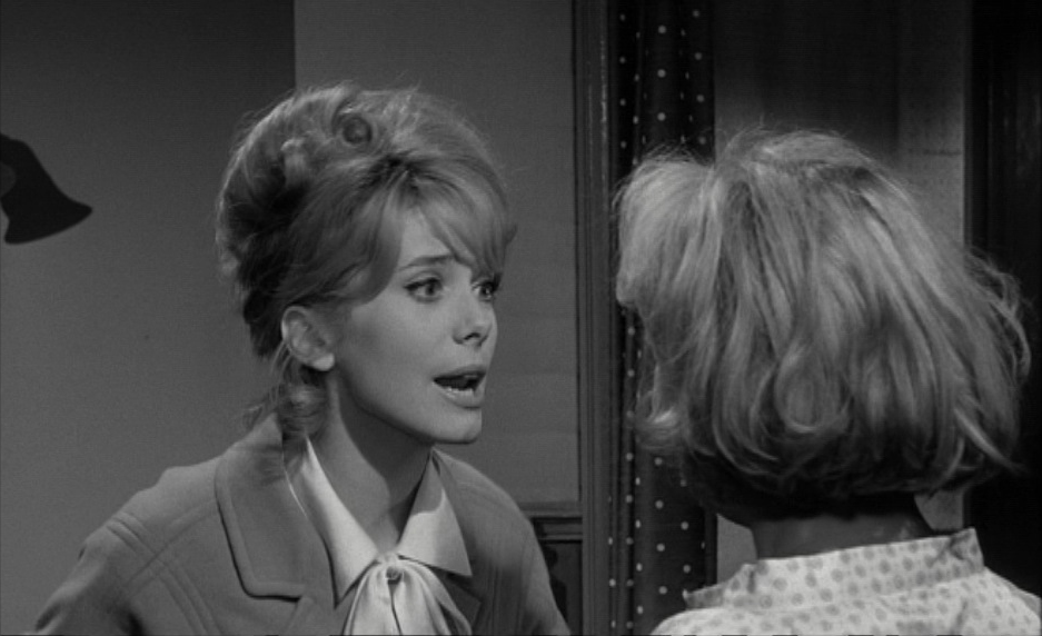 カトリーヌ・ドヌーヴ（Catherine Deneuve）「Les Parisiennes／パリジェンヌ」（1961）②_e0042361_23253294.jpg