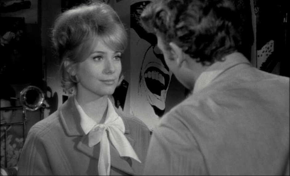 カトリーヌ・ドヌーヴ（Catherine Deneuve）「Les Parisiennes／パリジェンヌ」（1961）②_e0042361_2333759.jpg