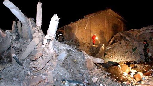 死者1万名!中国四川省大地震第1報_d0123476_1195781.jpg