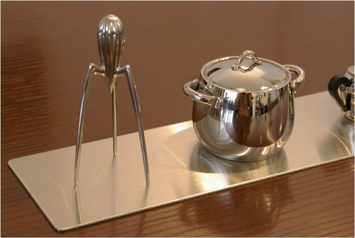 ★話題の「ALESSI MINIATURE」本日入荷!いよいよ 明日より展示いたします・♪_c0156359_1655292.jpg