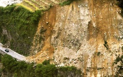 地震4日目・死者5万 負傷者10万 生き埋め1万2千名_d0123476_19424139.jpg