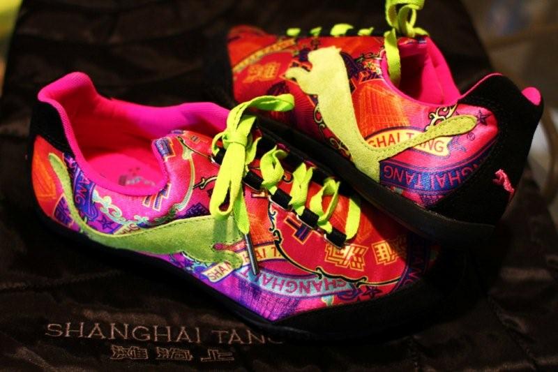 側近の派手なスニーカー Straight Photography