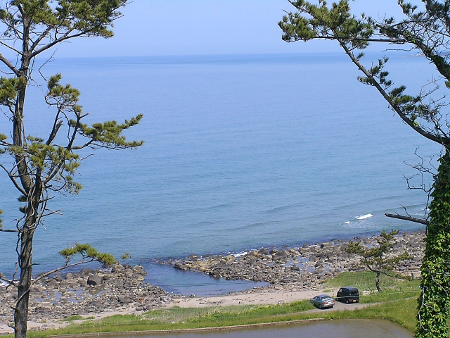 快晴の海と鳥海山そして、有るべき所に無い違和感・・・_f0121379_1941445.jpg