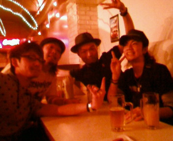 黄昏犬。_c0153927_2584436.jpg
