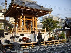 お寺でJAZZ_f0042307_1230899.jpg