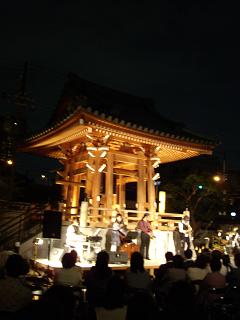 お寺でJAZZ_f0042307_1239610.jpg