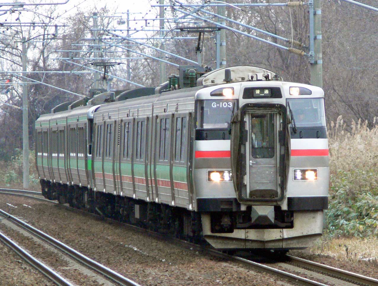 721系と731系 : バス、鉄道、車、船・・・