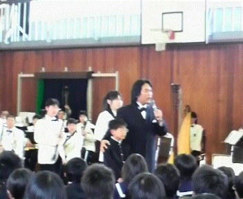 小北中学校音楽鑑賞会♪　　　～楽器紹介編～_d0016622_172184.jpg