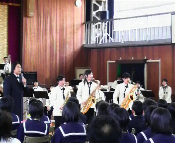 小北中学校音楽鑑賞会♪　　　～楽器紹介編～_d0016622_1721859.jpg