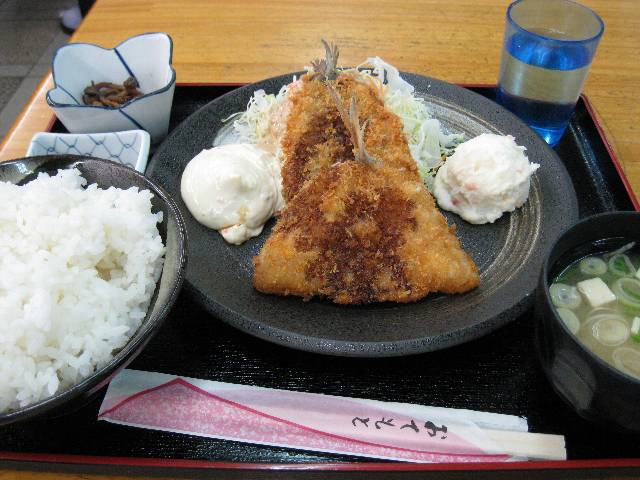 サカナのフライ定食_f0165202_22254550.jpg