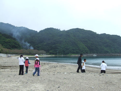 古仁屋海上保安署・諸鈍小中学校 漂着ごみ調査等_e0028387_20403931.jpg
