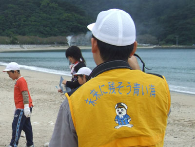 古仁屋海上保安署・諸鈍小中学校 漂着ごみ調査等_e0028387_2042217.jpg