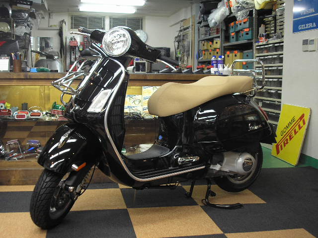 VESPA GTS　250 i.e.　極上中古車入荷_b0117797_028119.jpg