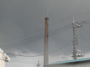 煙突の避雷針はクセモノ！_c0148401_1193312.jpg