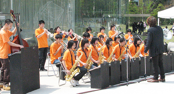 金沢まちかど音楽祭2008 21世紀美術館前_e0118827_20101112.jpg