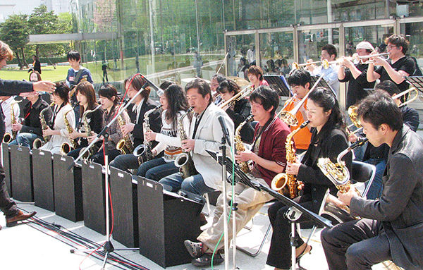 金沢まちかど音楽祭2008 21世紀美術館前_e0118827_20102369.jpg
