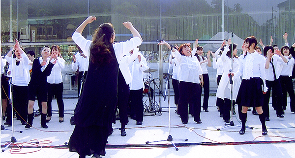 金沢まちかど音楽祭2008 21世紀美術館前_e0118827_2010347.jpg