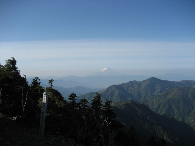 奥秩父縦走　４日目　晴れ_f0098756_19553588.jpg