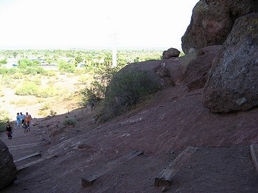 Hole in the rock in Papago Park_d0118862_13585548.jpg