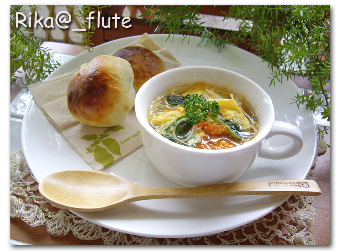 お手軽ぶどうパンとカペッリーニスープ で モーニング_c0103827_1237957.jpg
