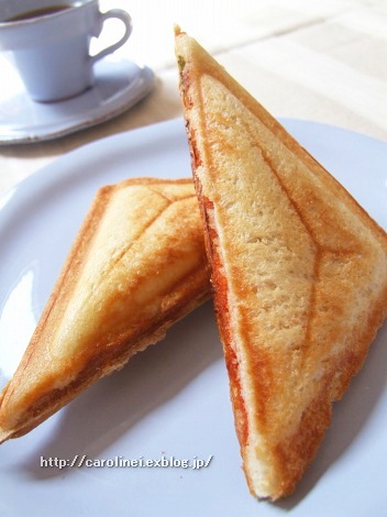 肌寒い日には、ホットサンドで_d0025294_1195979.jpg