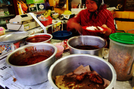 NASI LEMAK ANTARABANGSA(5/7)@jalan Raja Muda Musa_a0023740_21213892.jpg