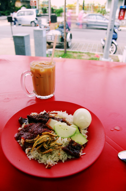 NASI LEMAK ANTARABANGSA(5/7)@jalan Raja Muda Musa_a0023740_21224953.jpg