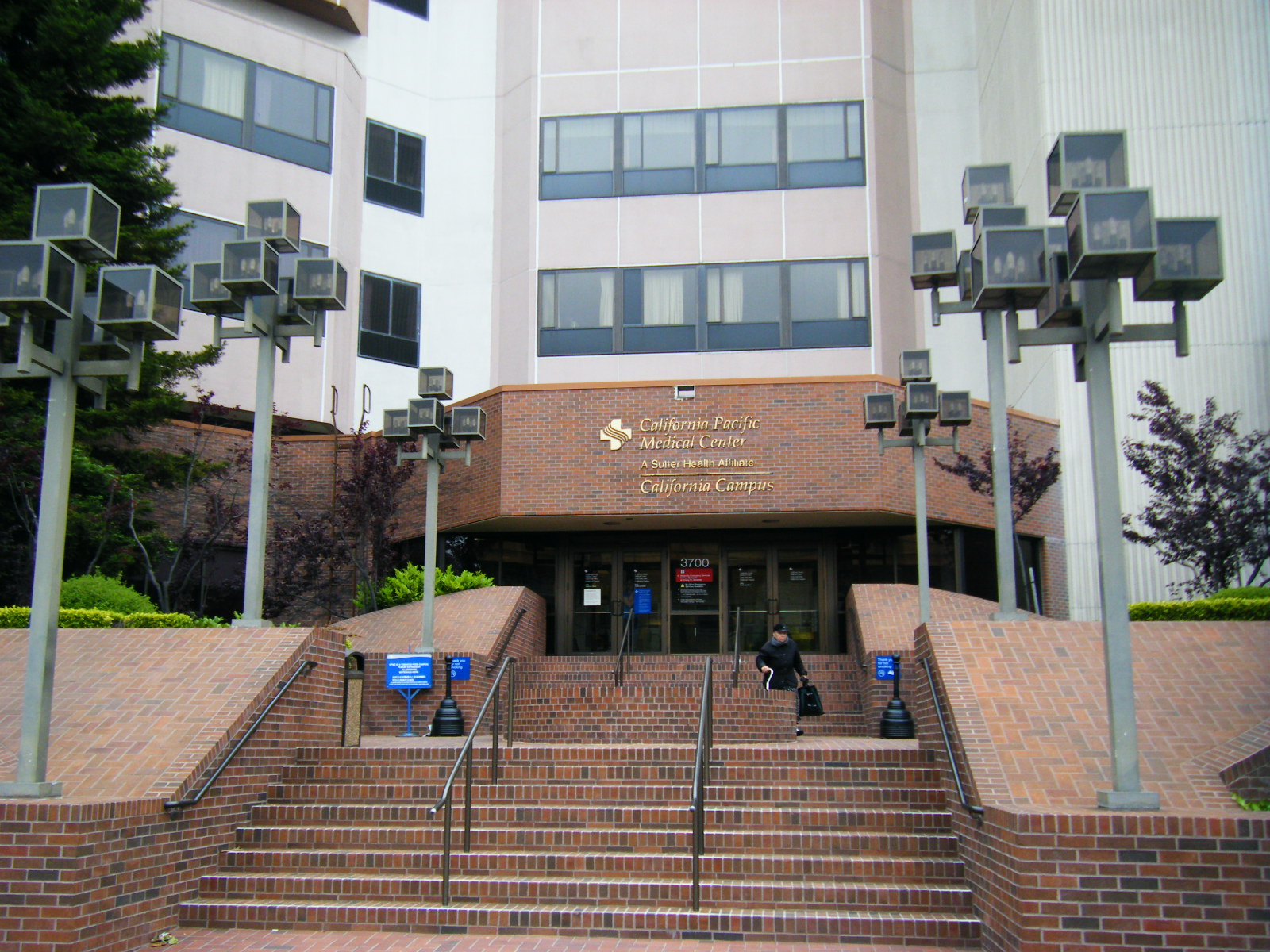 Here is a hospital where I was born. _c0151965_1234452.jpg