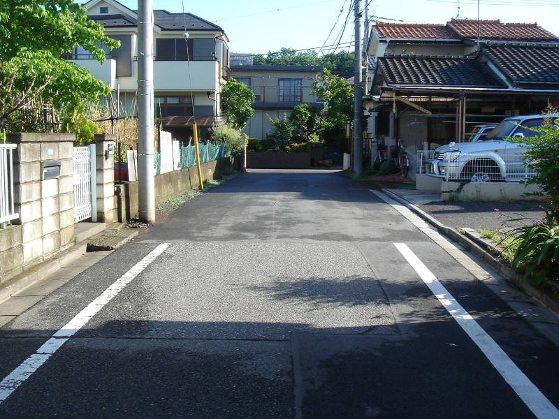 止まれの道路標示がほしい_f0059673_2143594.jpg