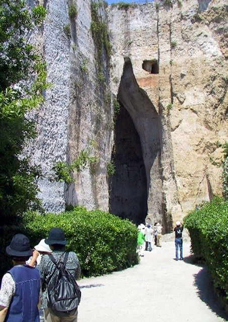 ローマ帝国遺跡　１２　イタリア　シシリー島（タオルミナ、セジェスタ、シラクサ）_e0108650_19532088.jpg