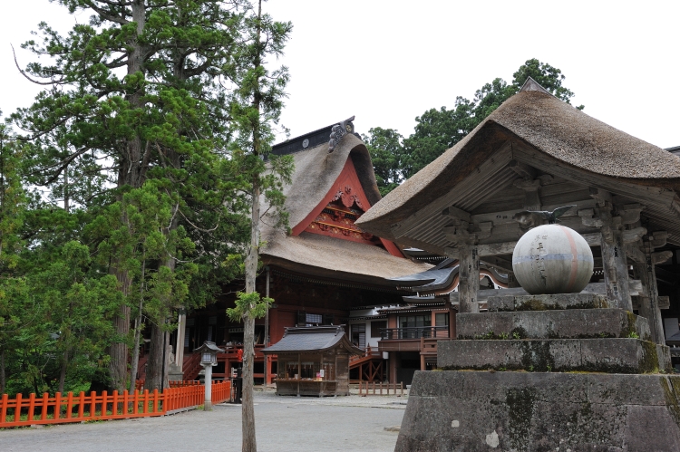 出羽神社　本殿_b0087345_215565.jpg