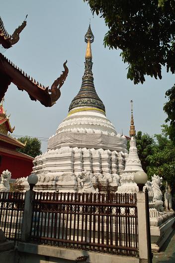 #106 ワット・ムーン・ラーン(วัดหมื่นล้าน) ~チェンマイ~_c0039685_1119284.jpg