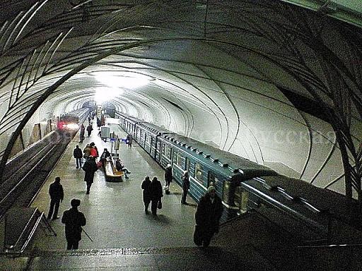 モスクワ　地下鉄ザマスクヴァレーツカヤ線アエロポート駅　１月４日_a0094770_12585792.jpg