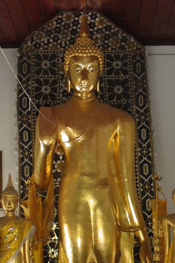#110 ワット・プラ・チャオ・メーンラーイ(วัดพระเจ้าเม็งราย) ~チェンマイ~_c0039685_1923026.jpg