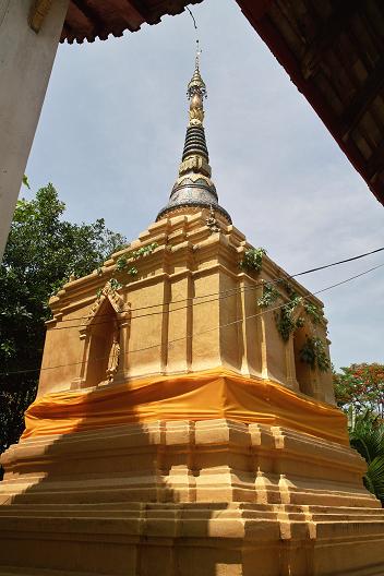 #110 ワット・プラ・チャオ・メーンラーイ(วัดพระเจ้าเม็งราย) ~チェンマイ~_c0039685_1923916.jpg