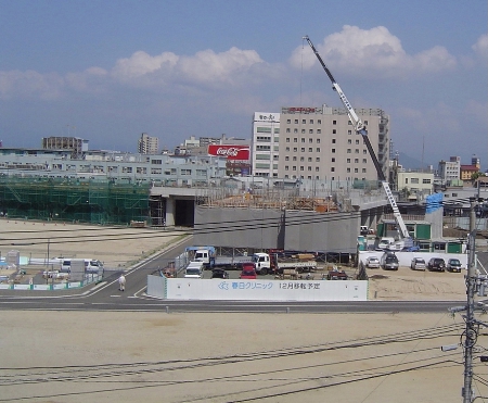 駅の西側風景　半年前と比べる_c0052304_7583390.jpg