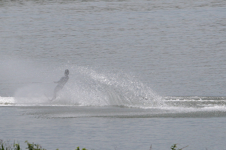 水上スキーを見物する_f0129465_1185116.jpg