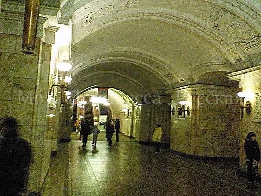 モスクワ　地下鉄オクチャブリスカヤ駅でカリツェヴァーヤ線（環状線）に乗り換え_a0094770_11323748.jpg