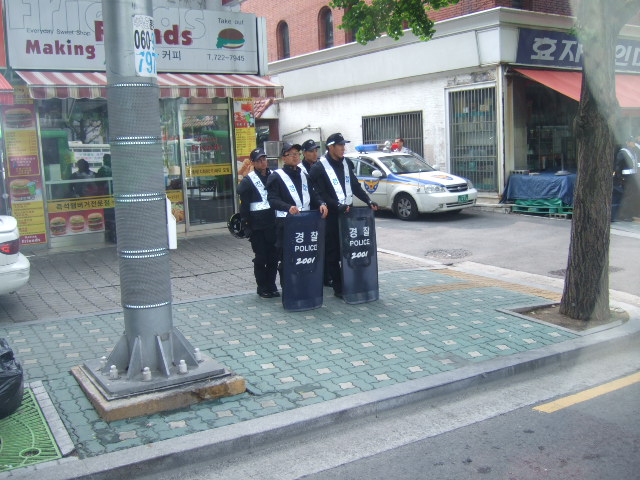 韓国旅行ー1(牛肉輸入反対デモ)_b0137932_20582861.jpg