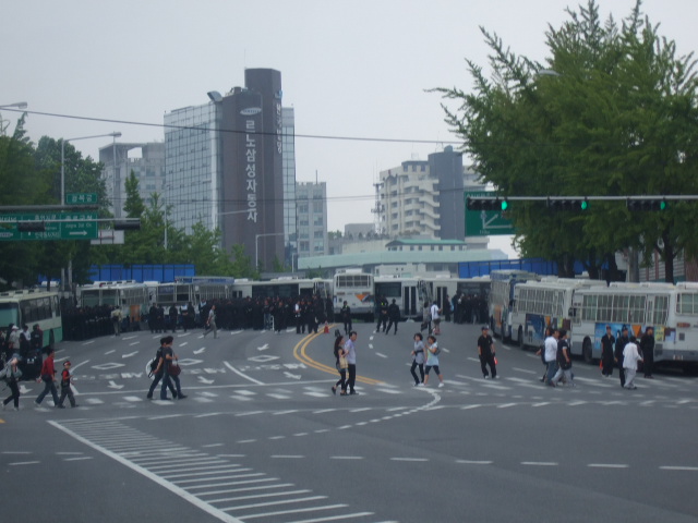 韓国旅行ー1(牛肉輸入反対デモ)_b0137932_2101497.jpg