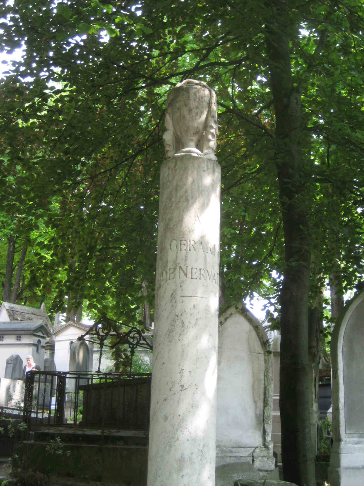 ペール・ラシェーズ、あるいは生は死　Père Lachaise, ou la vie c\'est la mort _a0104474_2494455.jpg