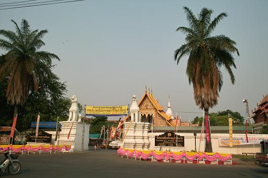 #113 ワット・プラ・シン(วัดพระสิงห์) ~チェンマイ~_c0039685_12354792.jpg