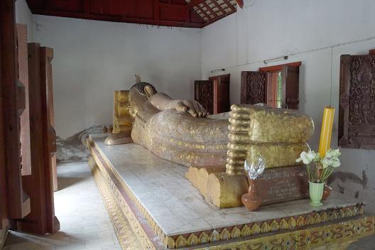 #113 ワット・プラ・シン(วัดพระสิงห์) ~チェンマイ~_c0039685_1236532.jpg