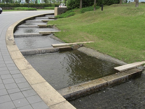 池田美術館の水と池_a0084753_16584726.jpg