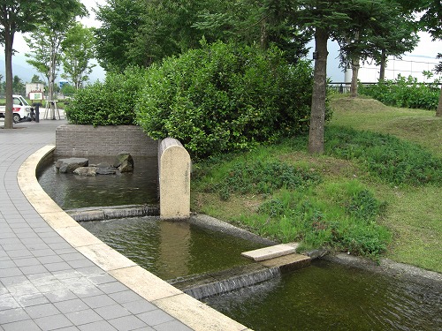 池田美術館の水と池_a0084753_1659984.jpg