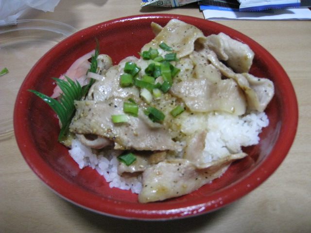 豚トロ丼_f0178756_052355.jpg