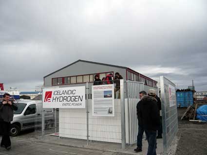 ソトコト、アイスランド特集取材裏話：世界初の水素船！？_c0003620_232822.jpg