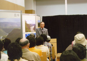 市民大学「英国人による落語会」が大うけ！_f0059321_1005313.jpg