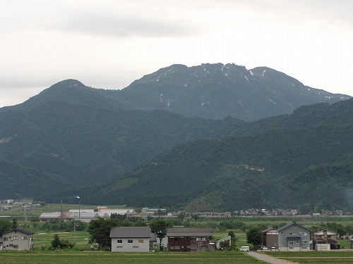 緑の田んぼからの八海山_a0084753_19244472.jpg